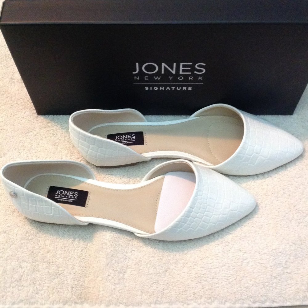 Jones New York Seneca Flats. NIB. Size 6M
